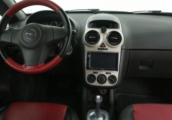 Подержанный автомобиль Opel Corsa 2007 года (12 фото)