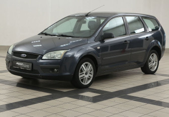Подержанный автомобиль Ford Focus Wagon 2006 года (8 фото)