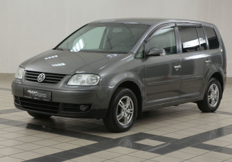 Подержанный автомобиль Volkswagen Touran 2005 года (8 фото)