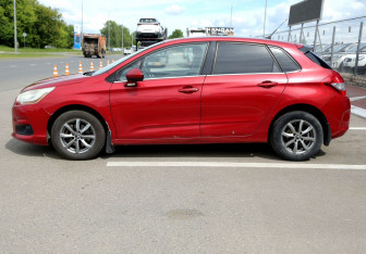Подержанный автомобиль Citroen C4 Hatchback 2011 года (8 фото)