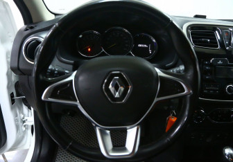 Подержанный автомобиль Renault Sandero 2020 года (9 фото)
