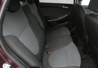 Подержанный автомобиль Hyundai Solaris Sedan 2012 года (11 фото)