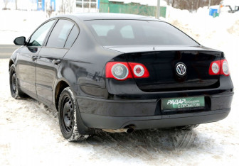 Подержанный автомобиль Volkswagen Passat Sedan 2006 года (4 фото)
