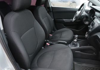 Подержанный автомобиль Kia Rio Sedan 2011 года (10 фото)