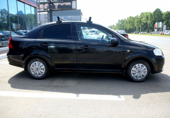 Подержанный автомобиль Chevrolet Aveo Sedan 2010 года (7 фото)