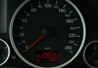 Подержанный автомобиль Volkswagen Touareg 2007 года (20 фото)