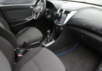 Подержанный автомобиль Hyundai Solaris Hatchback 2011 года (9 фото)