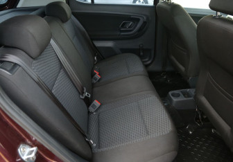 Подержанный автомобиль Skoda Fabia Hatchback 2011 года (11 фото)