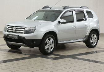 Подержанный автомобиль Renault Duster 2012 года (8 фото)