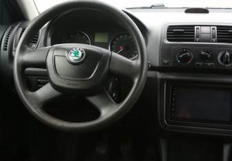 Подержанный автомобиль Skoda Fabia Wagon 2011 года (13 фото)