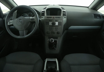 Подержанный автомобиль Opel Zafira Compactvan 2007 года (12 фото)